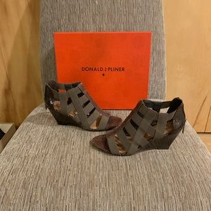 Donald J Pliner Pira Espresso Watersnake wedge sandal brown size 6 1/2